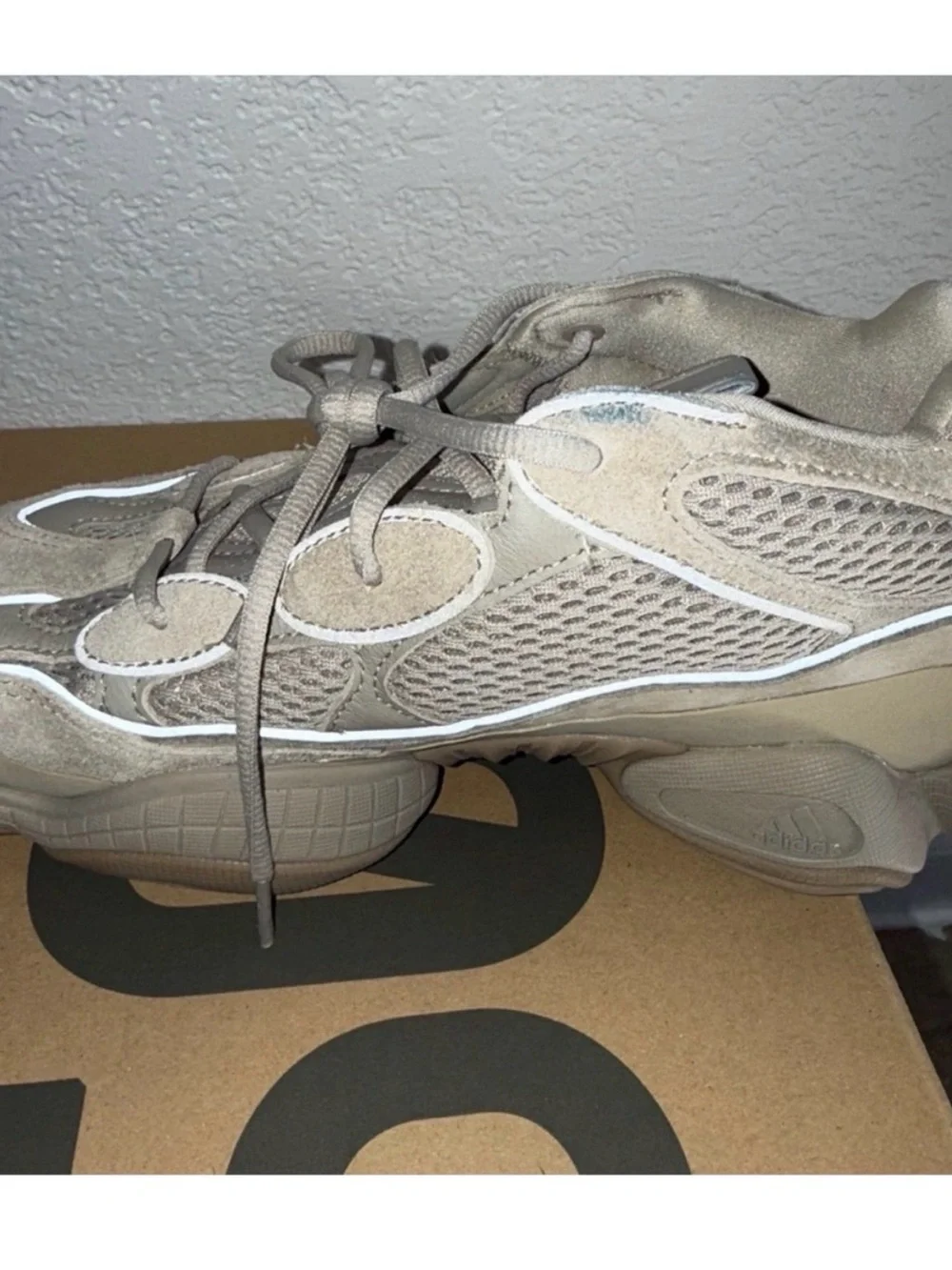 Yeezy authentic 500